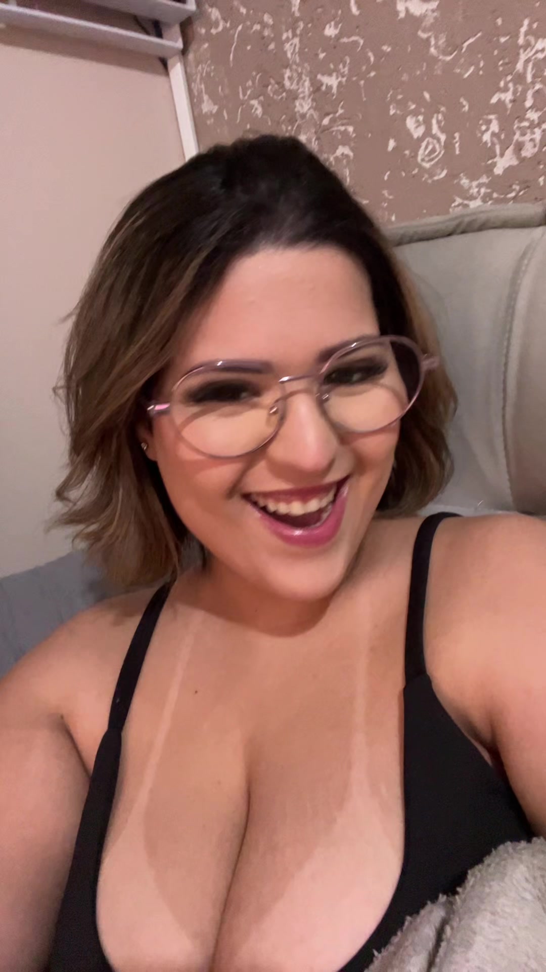 @aninhambs