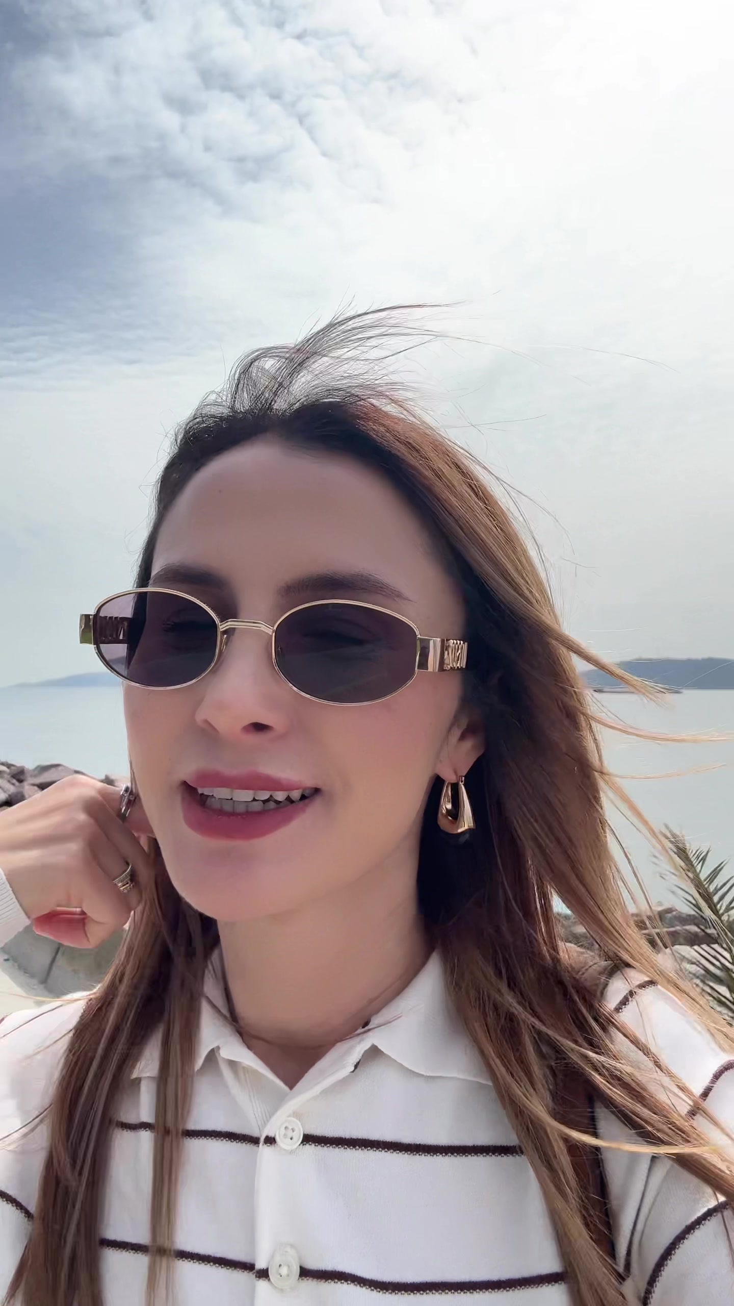@&Ouml;zge Akca