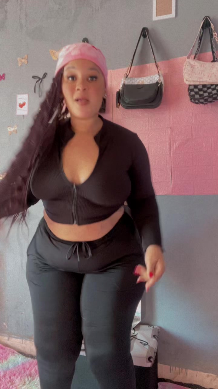 @Plus size hun ๐๐