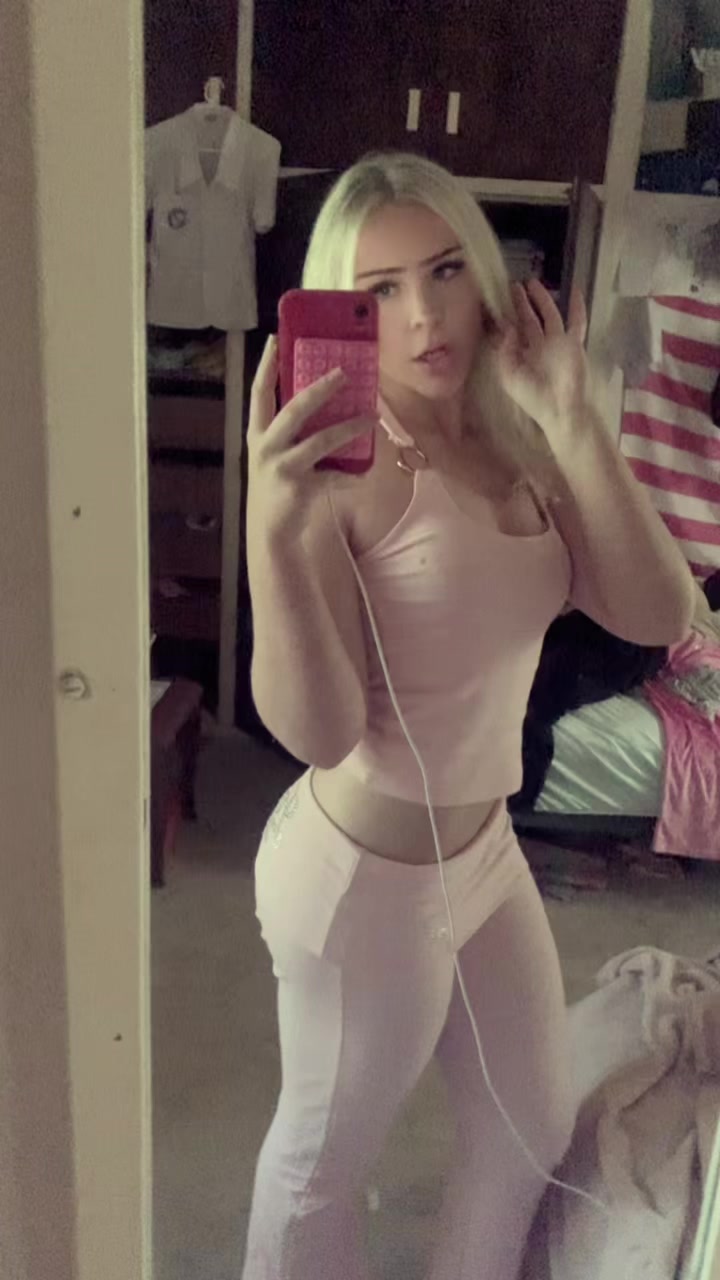 @𝐿𝒶𝓋𝒾𝓃𝒾𝒶