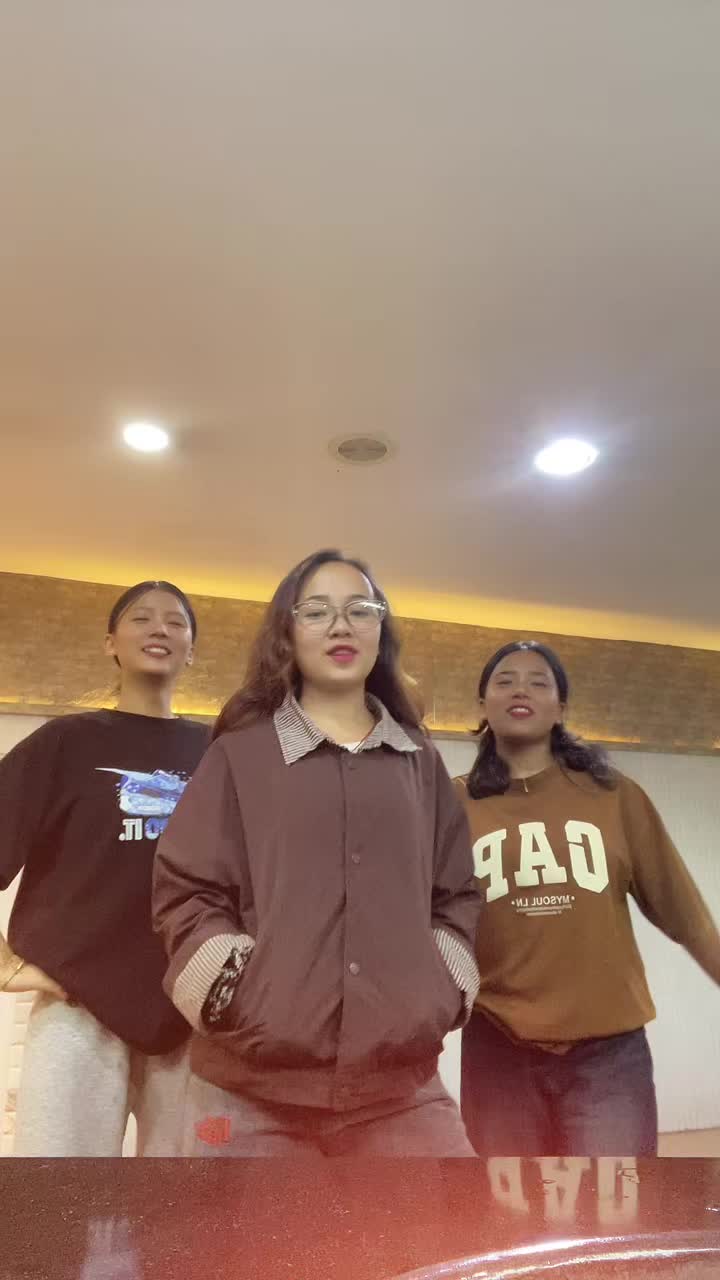 @Tenjin Pemba Muktan🧿🖤