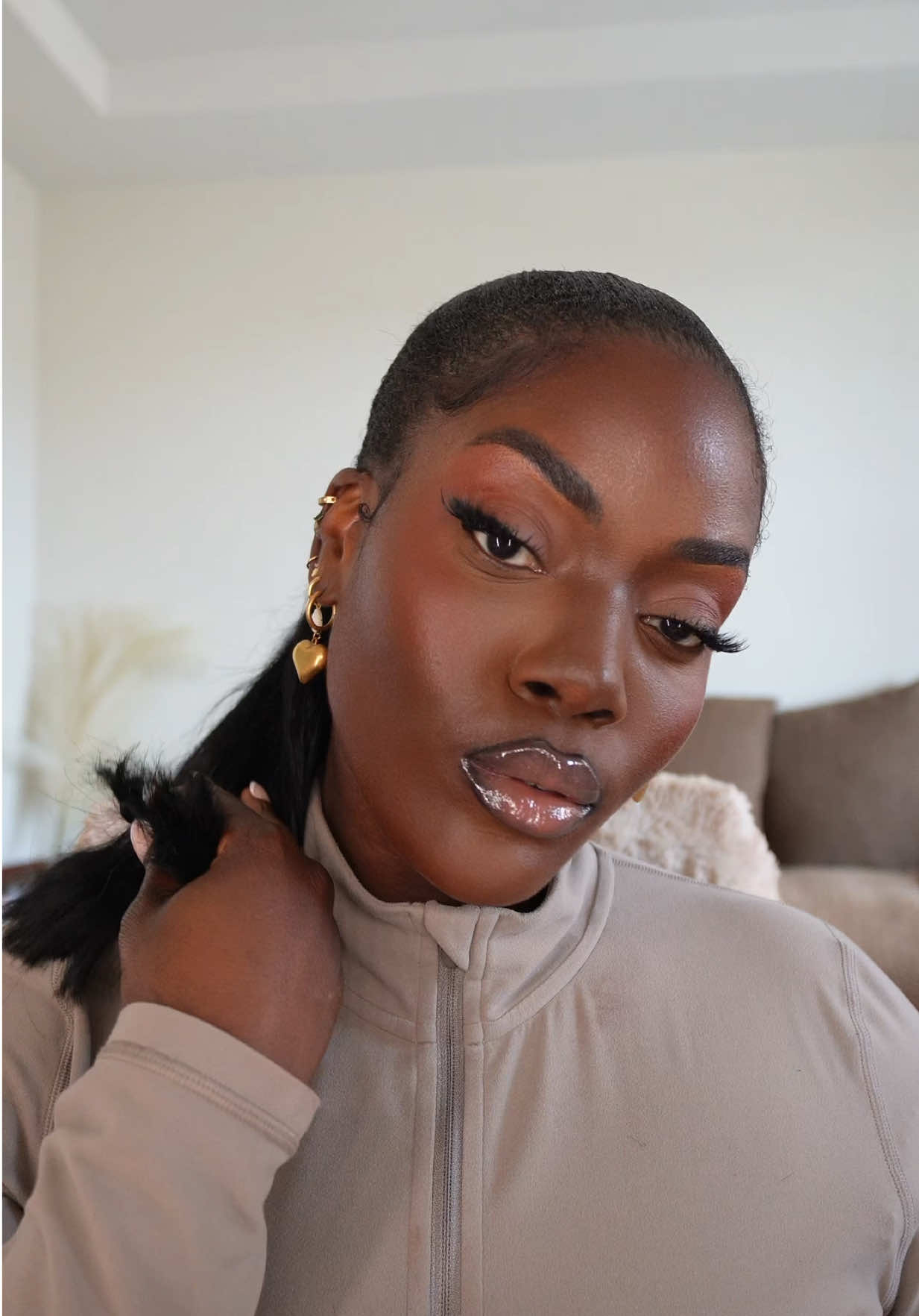 @Ayeyi