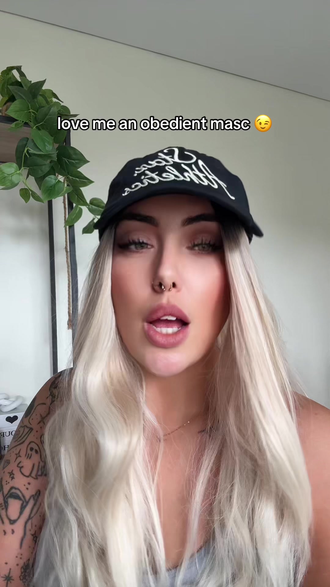 @LEASHBIAN 😈