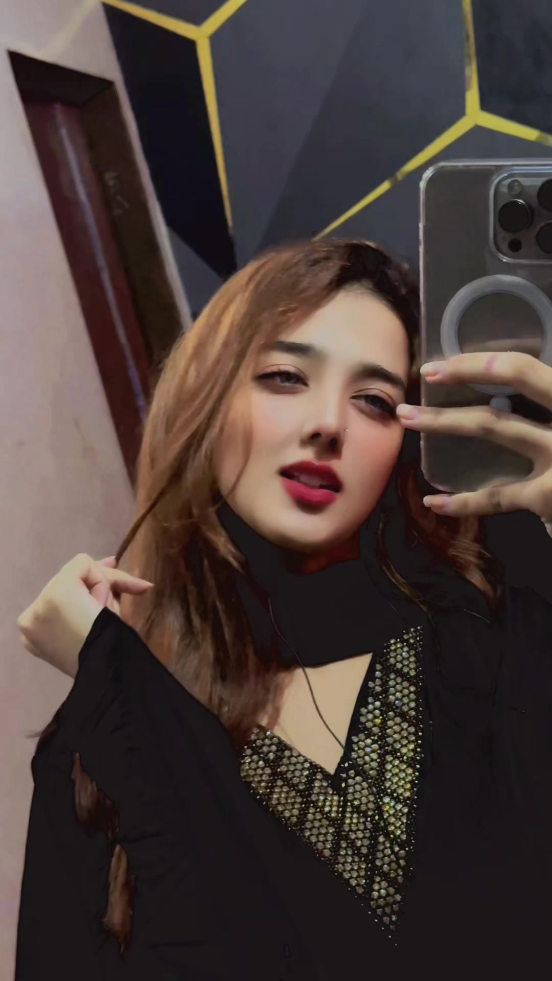 @𝕾𝖆𝖒𝖊𝖊𝖗𝖆 𝕶𝖍𝖆𝖓 🕊️