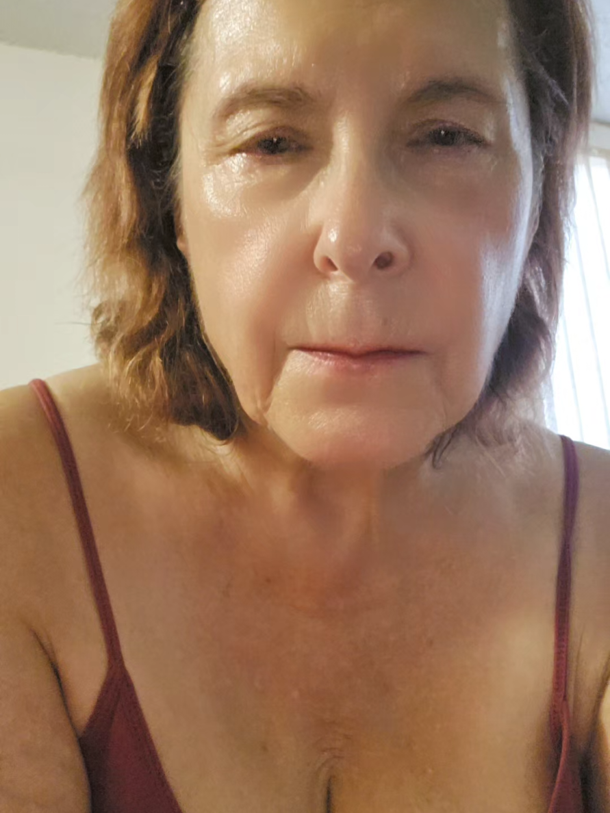 @Debbie Elicksen 🇨🇦🇺🇦🤘🧡