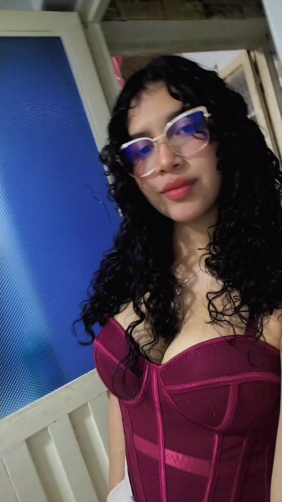 @Mónica🖤.
