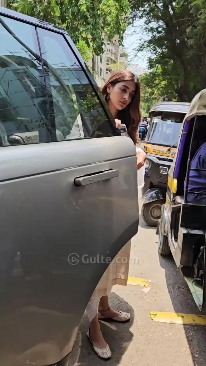 @Real Pooja Hegde