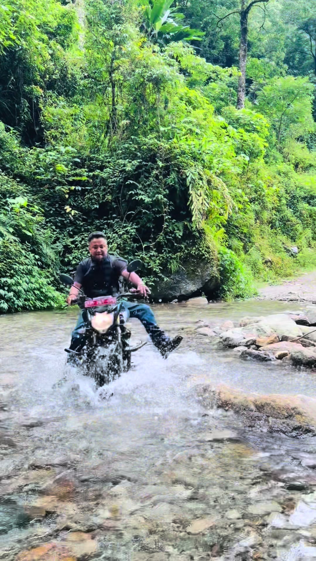 @अमृत मादेन