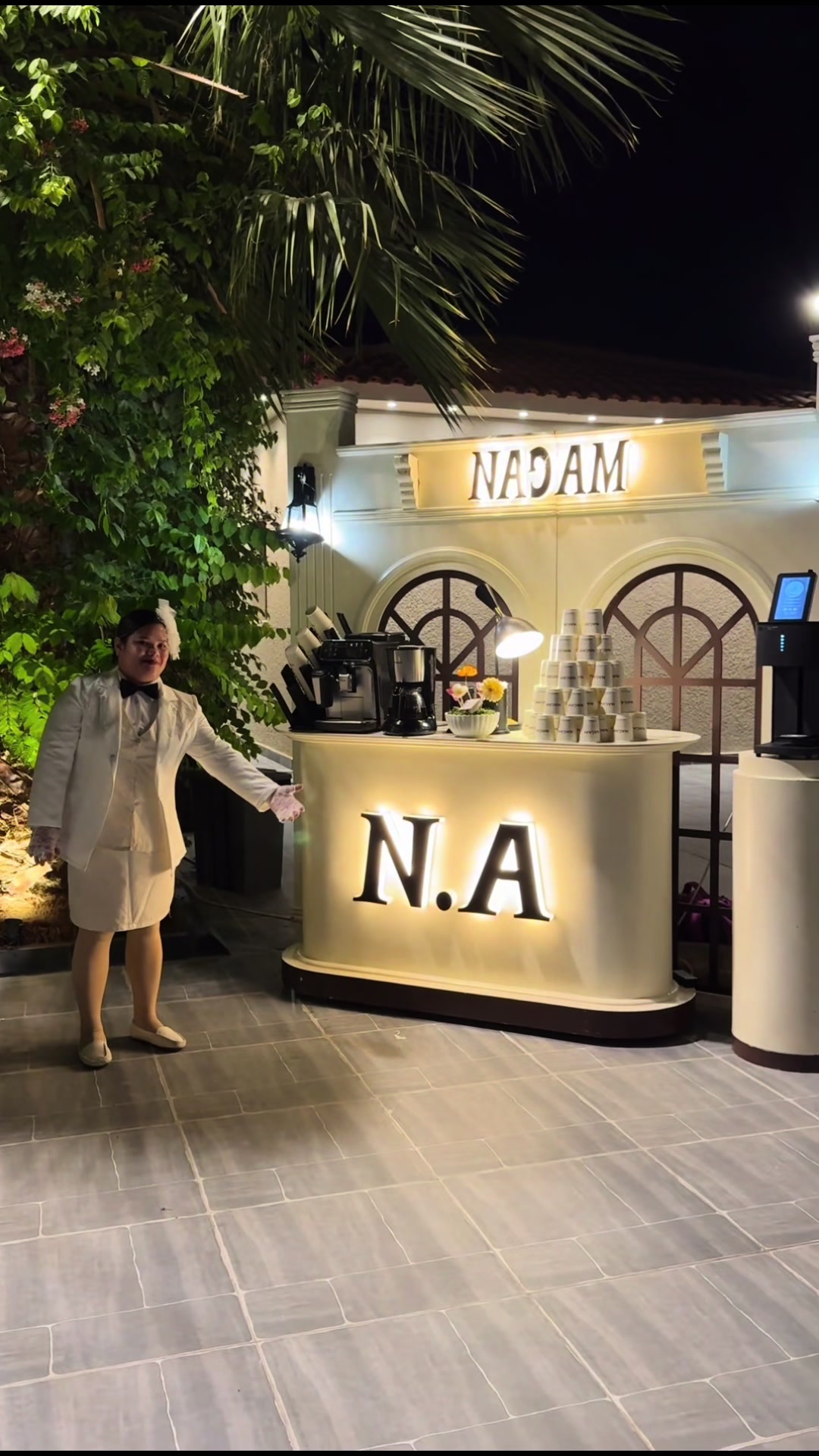 @كوفي كورنر وعطور | FLOW