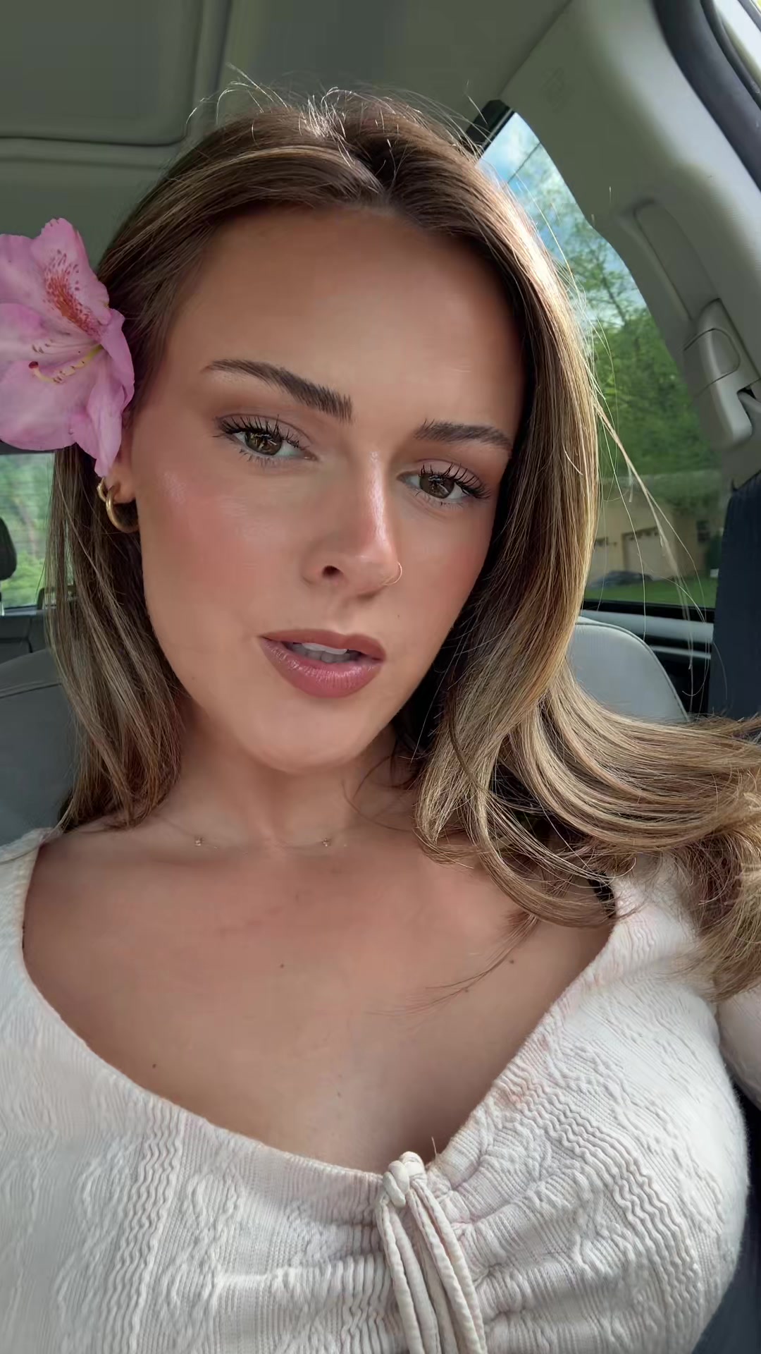 @🧍🏼&zwj;♀️