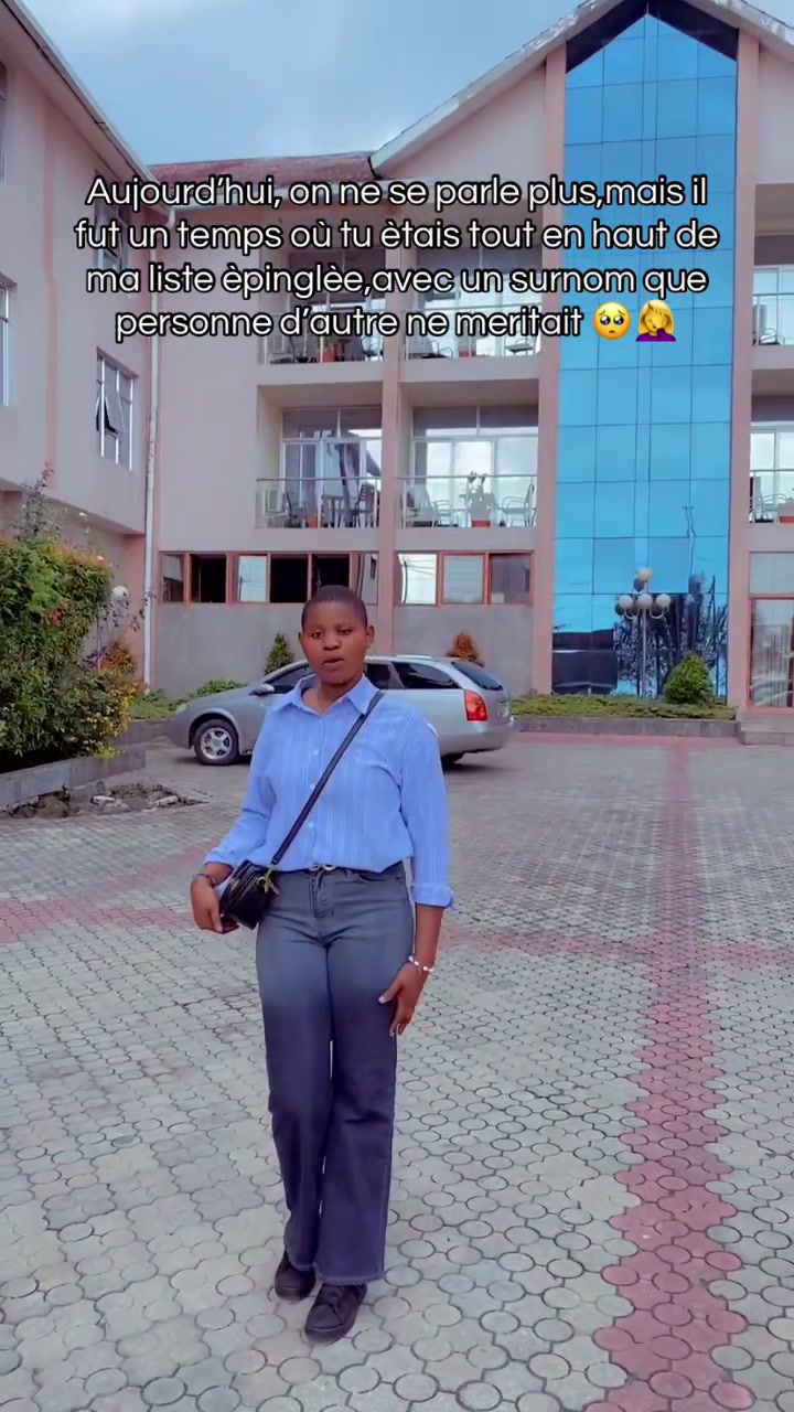 @Adrienne 🌸🦋🇨🇩
