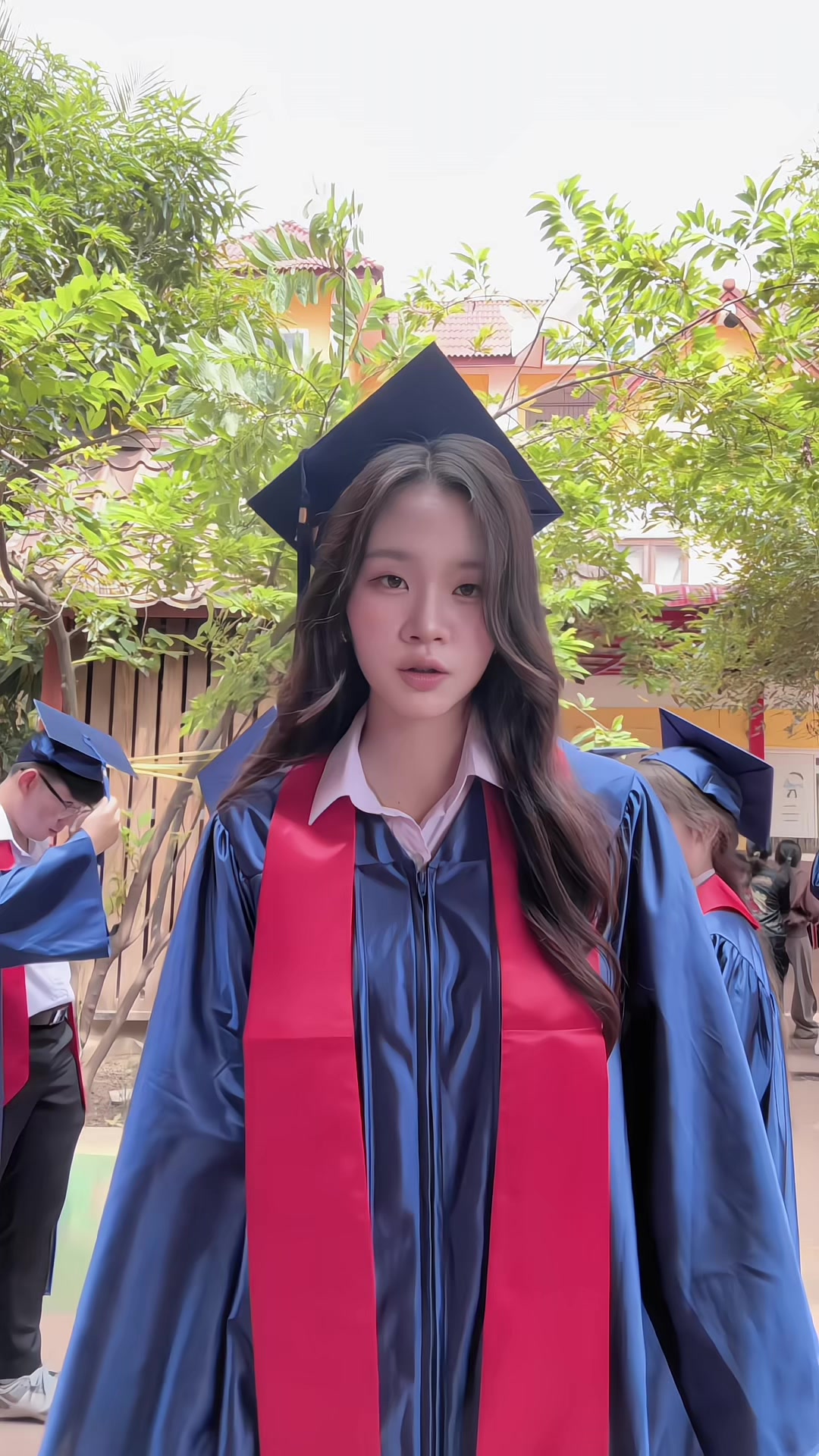 @ລາດີ້