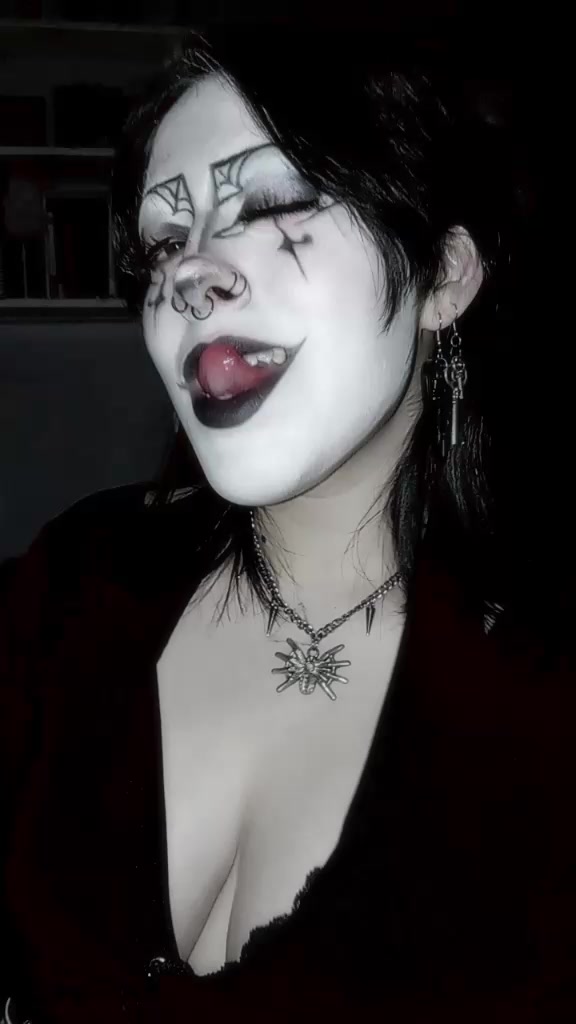 @𝑱𝒐𝒂𝒏 𝒍𝒂𝒗𝒆𝒚