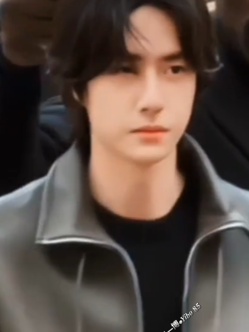@𝑻𝑨𝑵𝑮 𝑶𝑯 王一博•𝒀𝑰𝑩𝑶𝟖𝟓