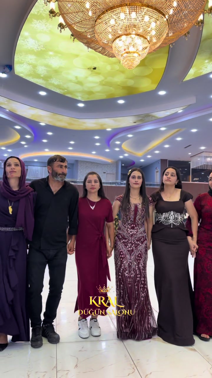 @KRAL D&Uuml;Ğ&Uuml;N SALONU