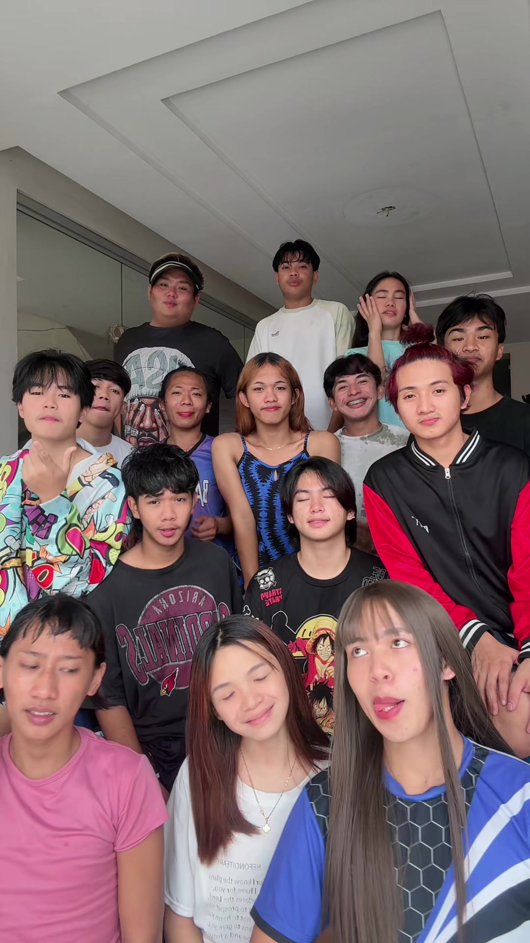 @MOMSHIE ACTOR