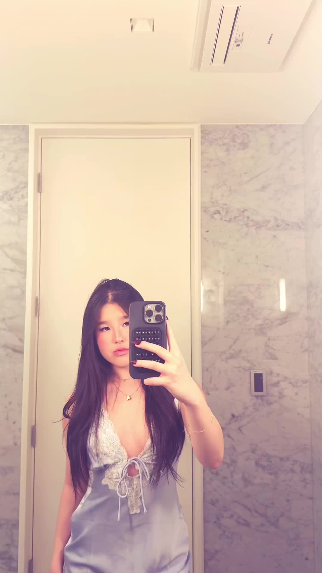 @isabella