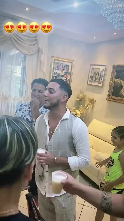 @Laurabevil09