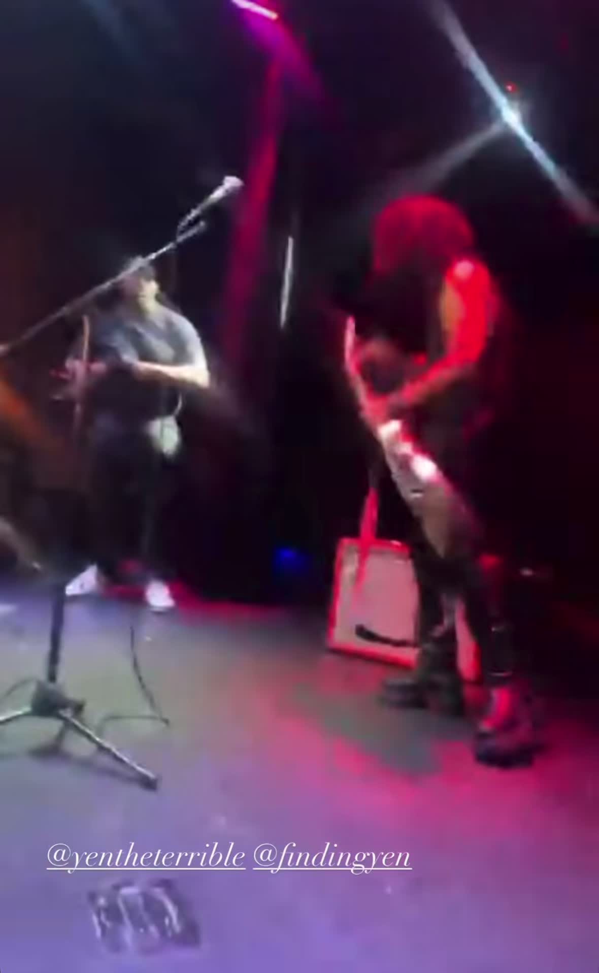 @𝔷𝔬𝔪𝔟𝔦🧟