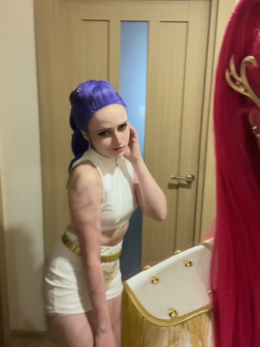 @CountessRiyaCosplay