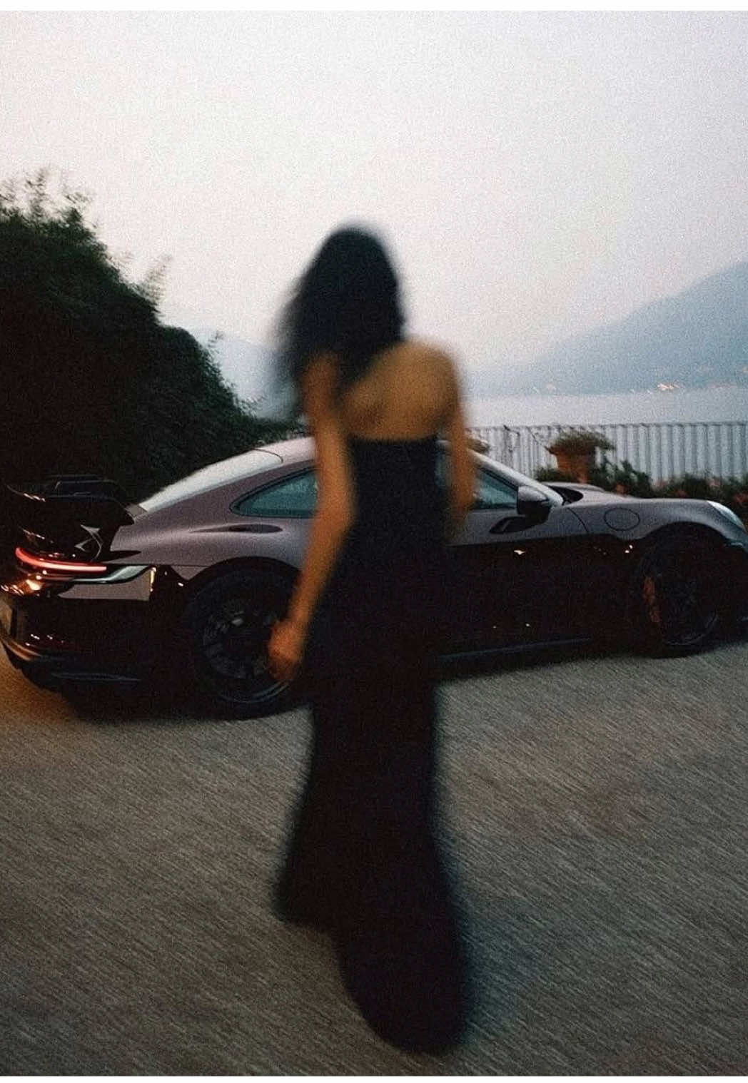 @𝒳
