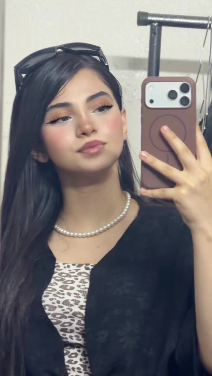 @E.K๐ฆ๐