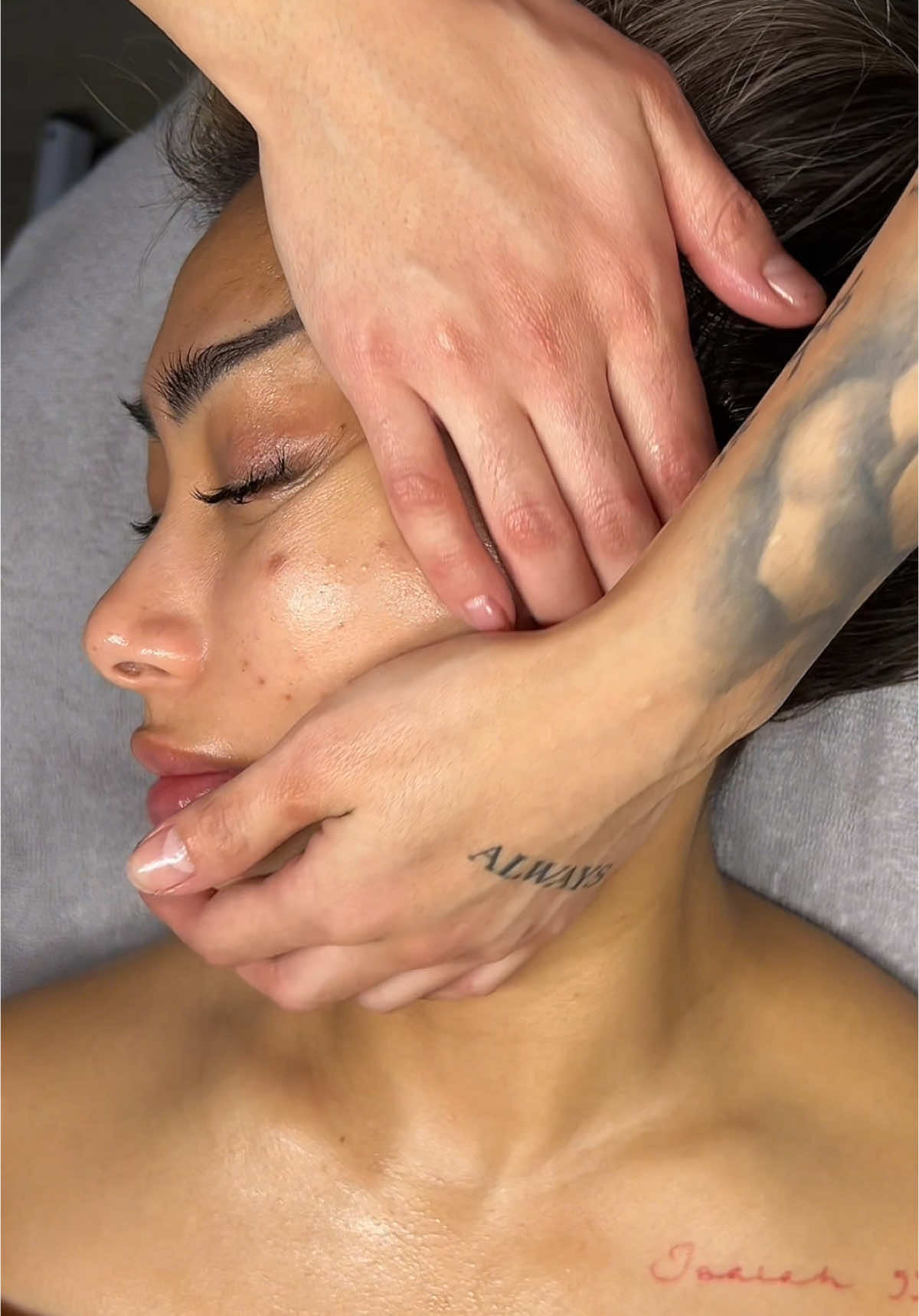 @mnmlsmbeauty