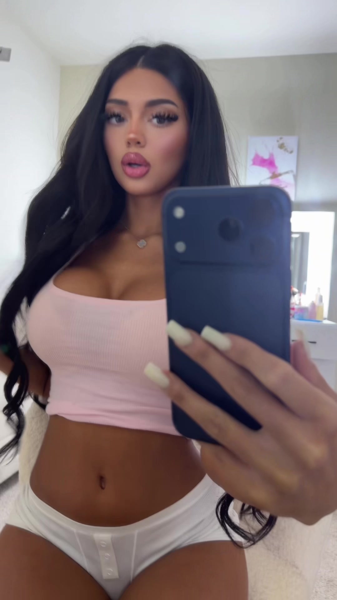 @bellaaservello