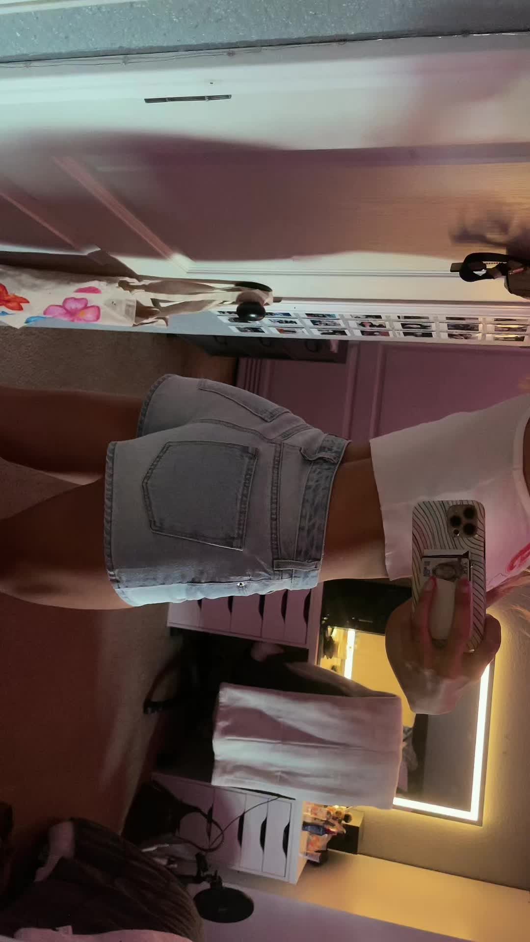 @Tori_Elizabeth