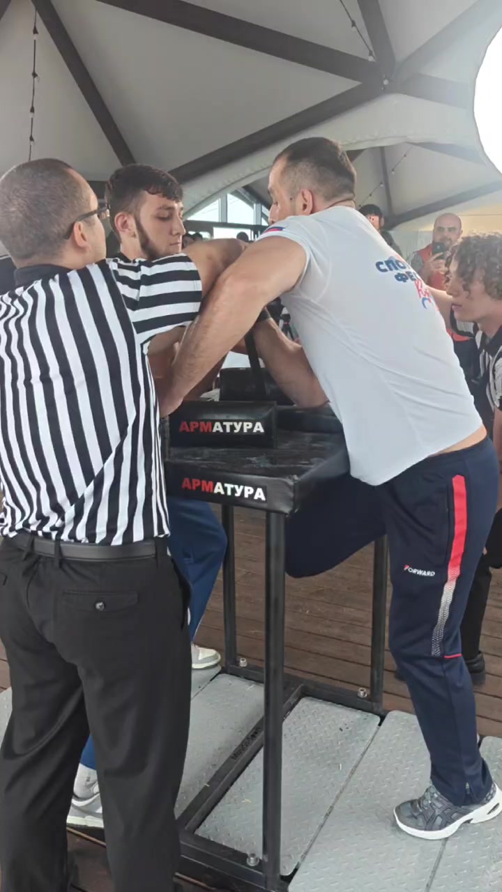 @Iron wrestling