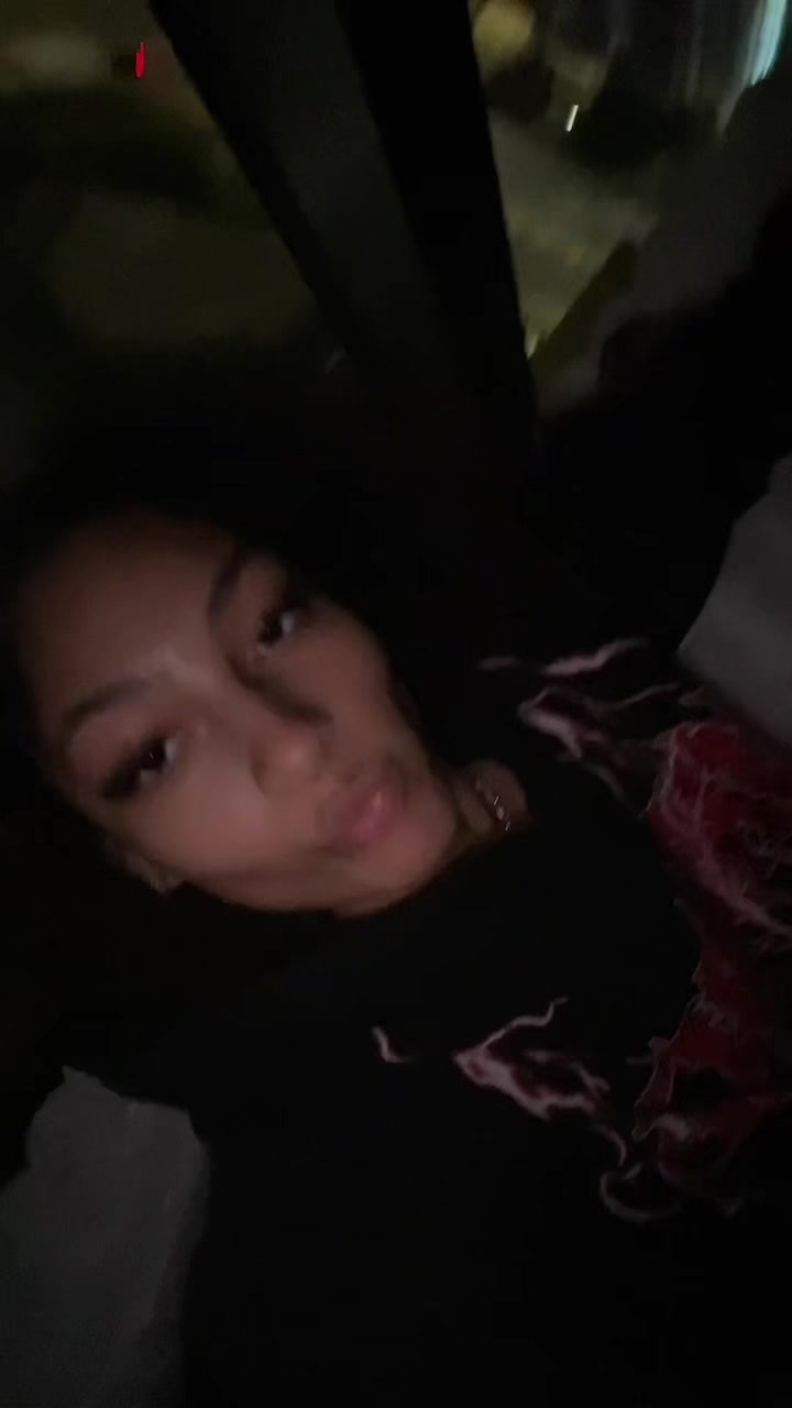 @sumlighskinwitglasses
