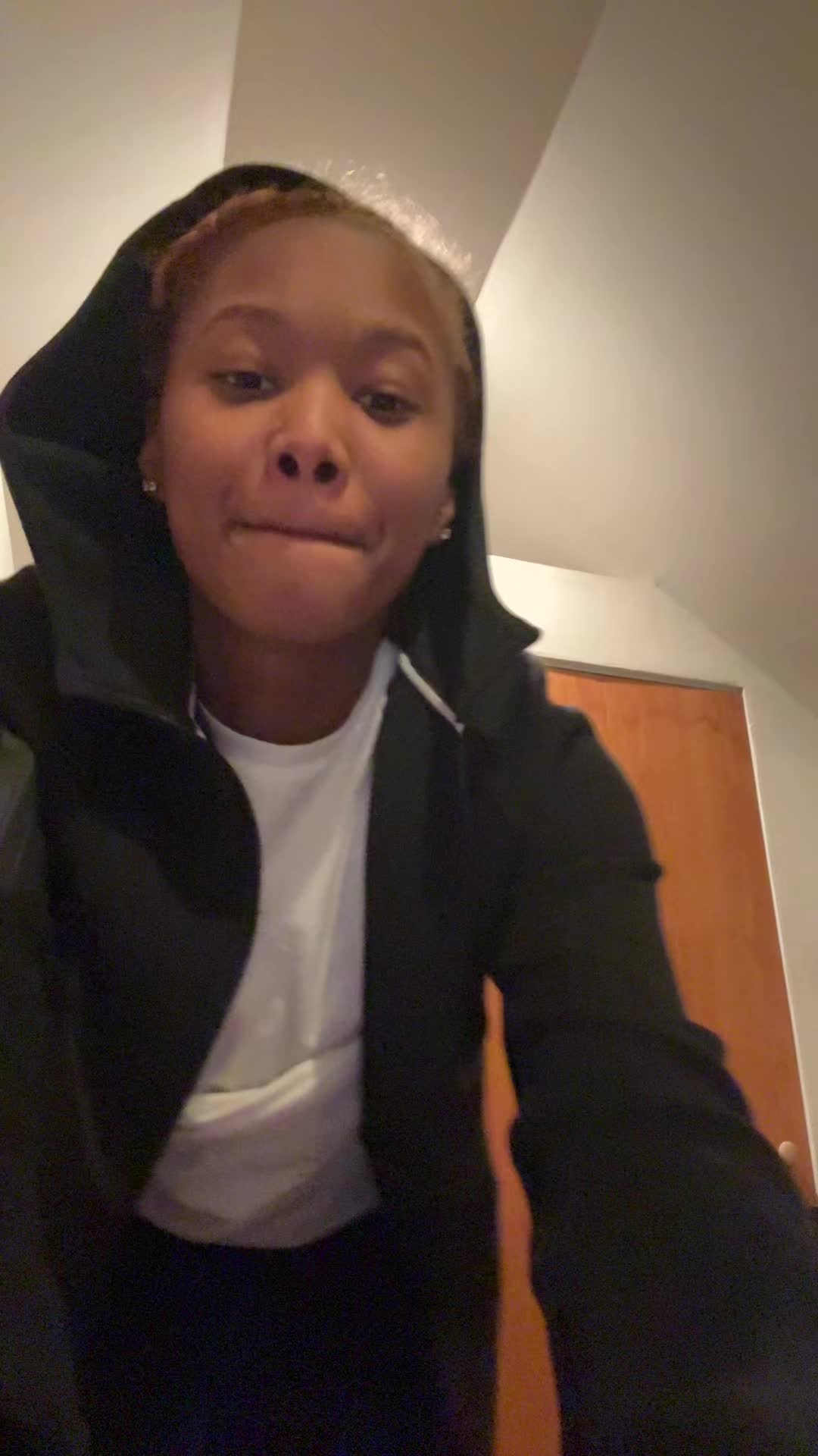 @🦈