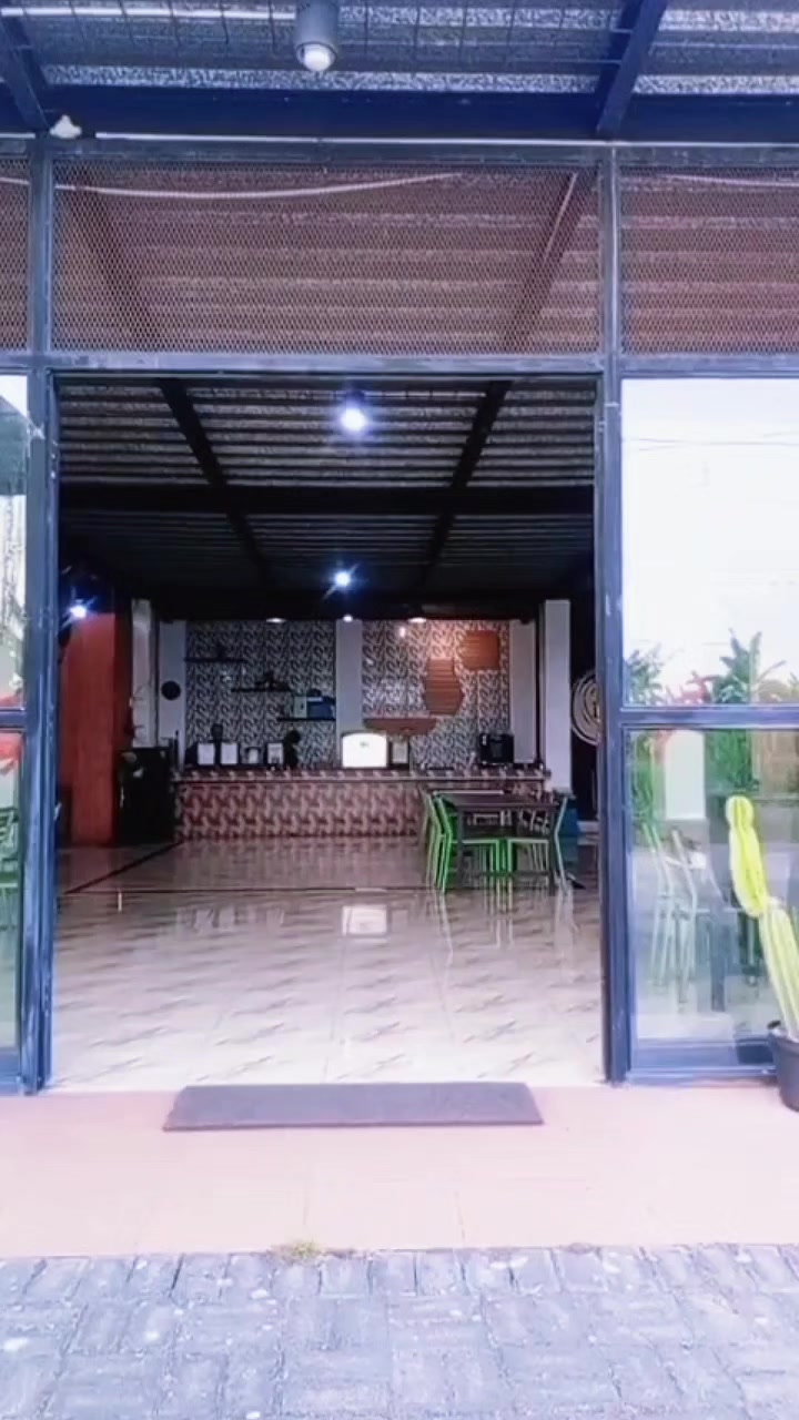 @أنيسة فيتري