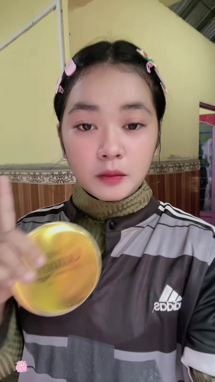 @👩&zwj;🦳🇰🇭👱&zwj;♂️🇻🇳