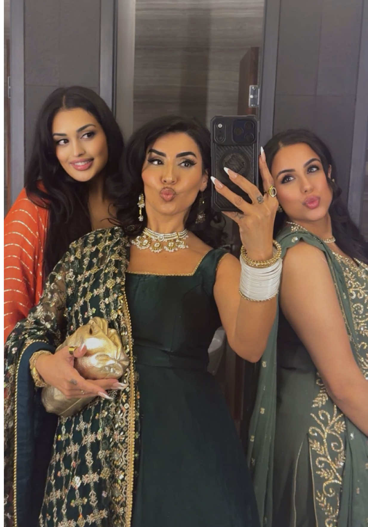 @zarazaherr