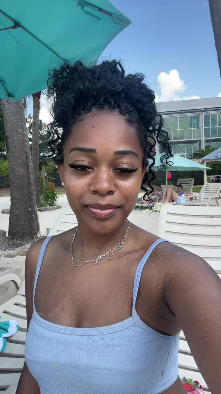 @Thelovelyadaiza_