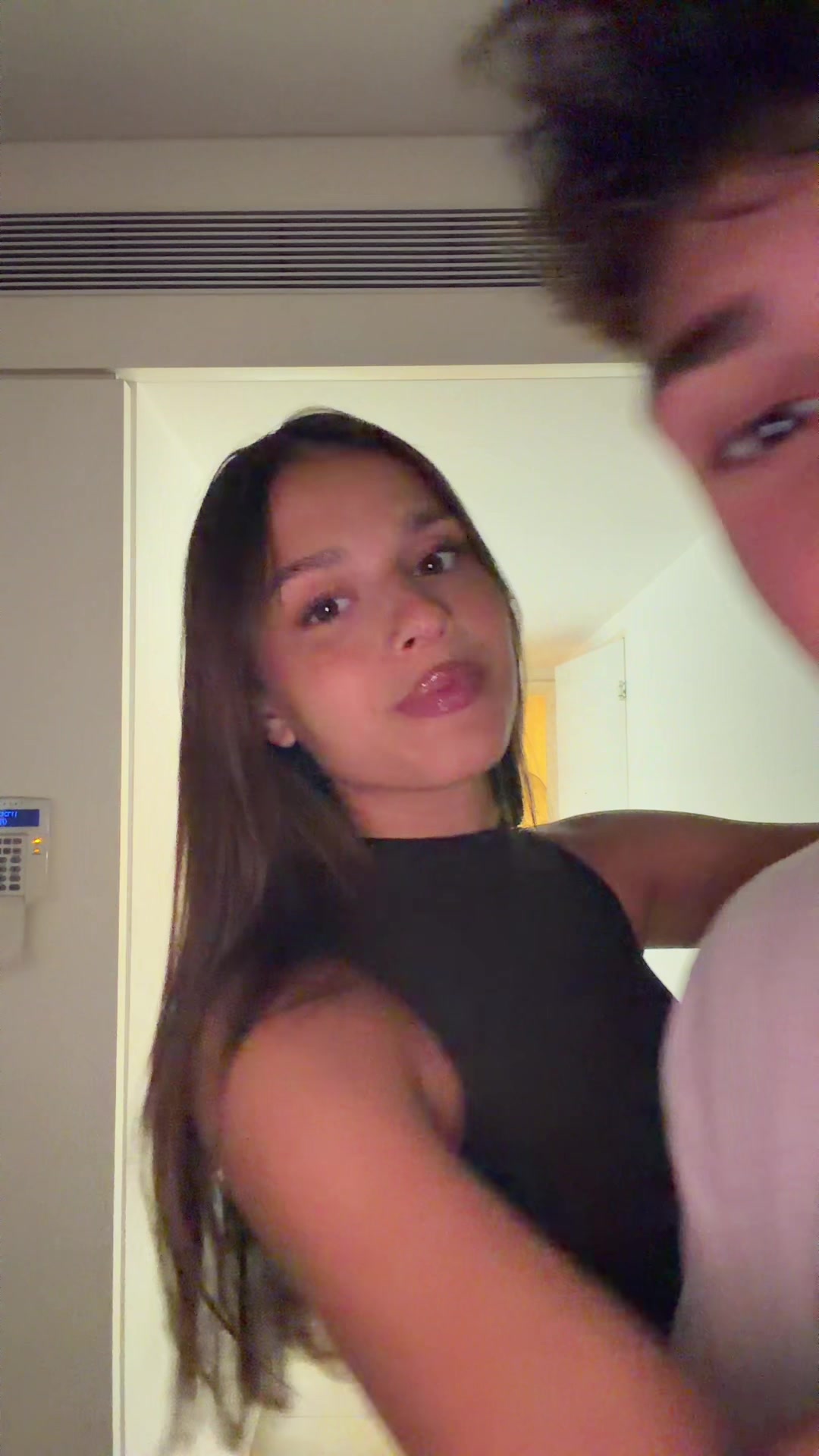 @Nina_Ariel