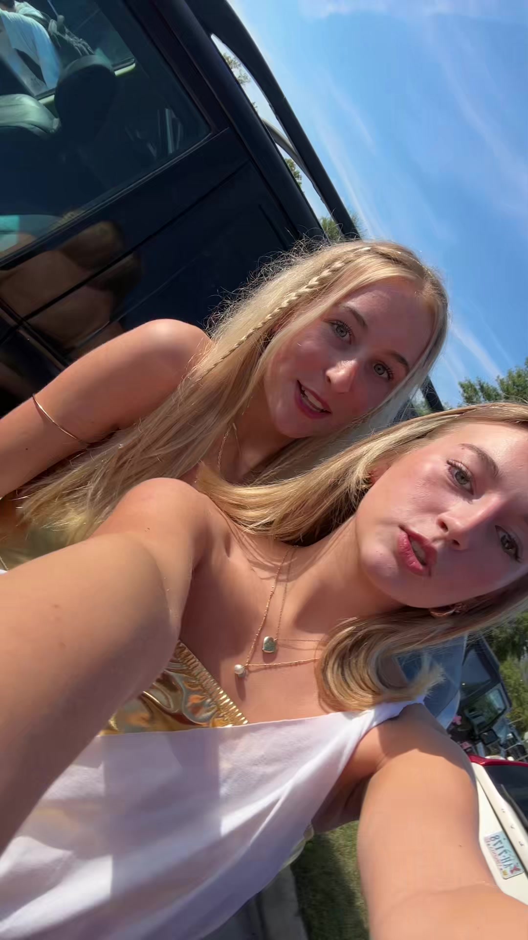 @bella
