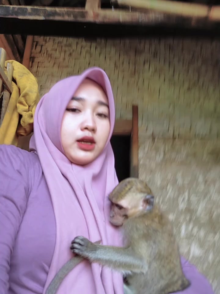 @(jeni&reg;️)