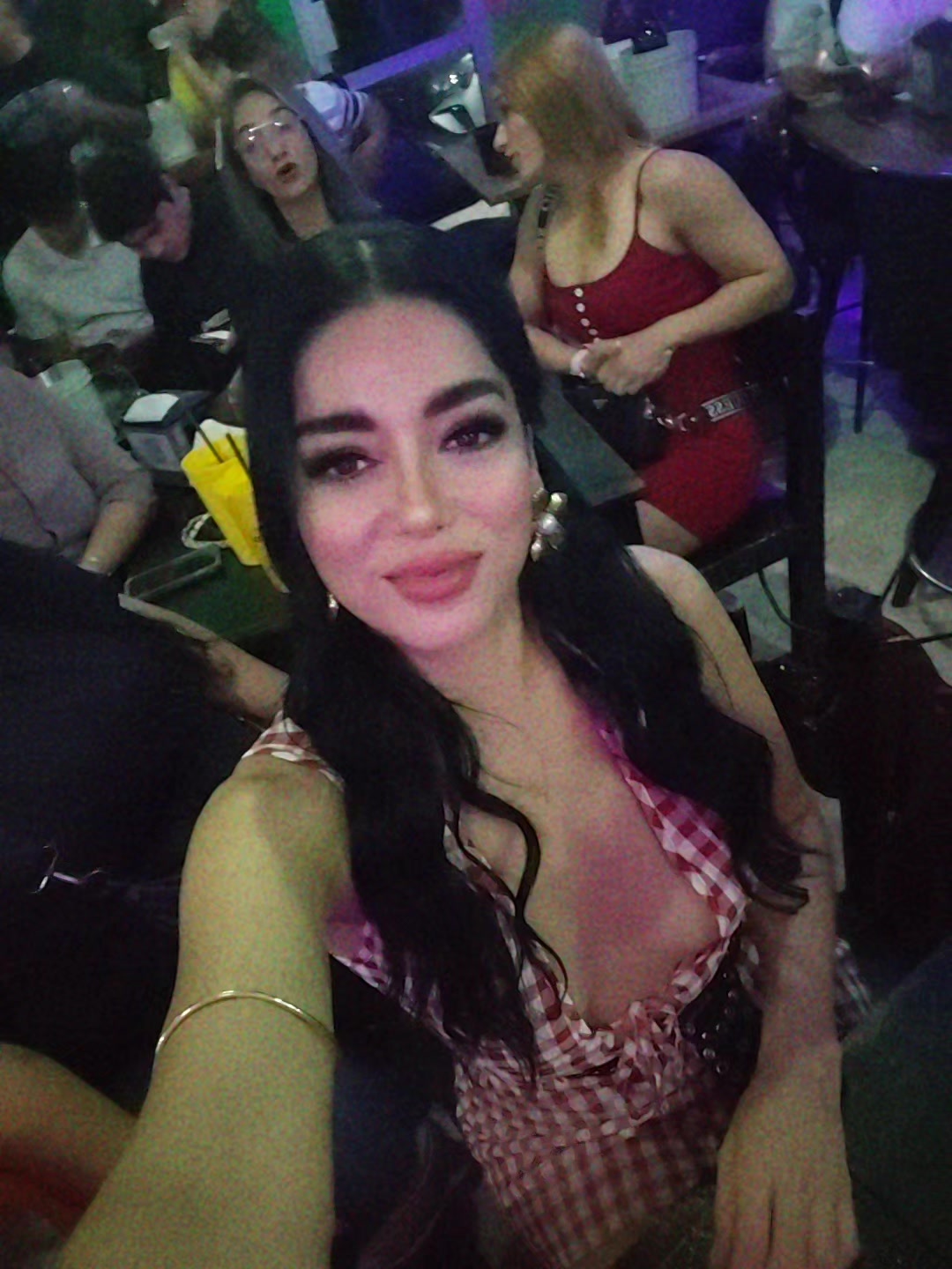 @Claudia Castro