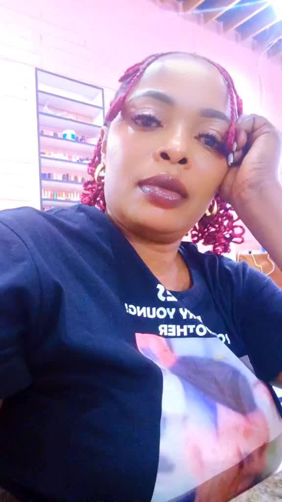 @naomi kaningu