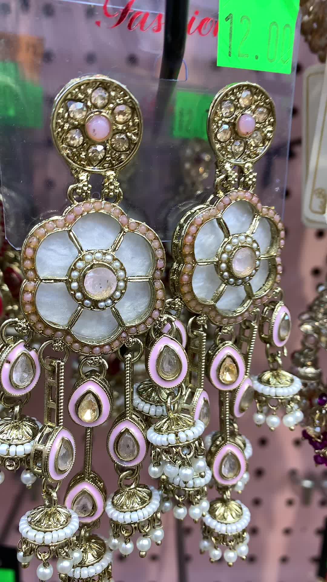 @Earrings Plaza