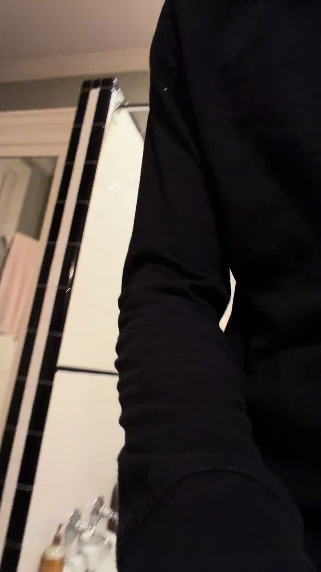 @_niwE_7002