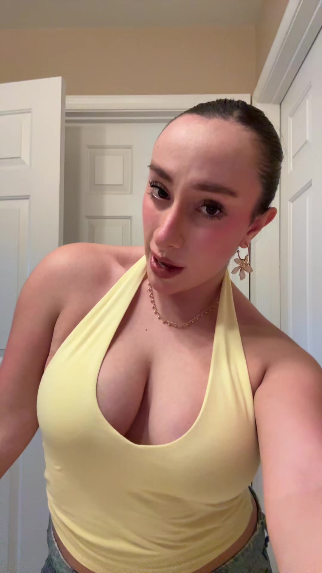 @Canela