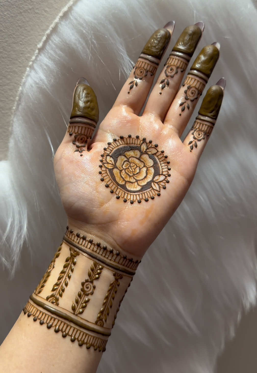 @charmsofmehandi
