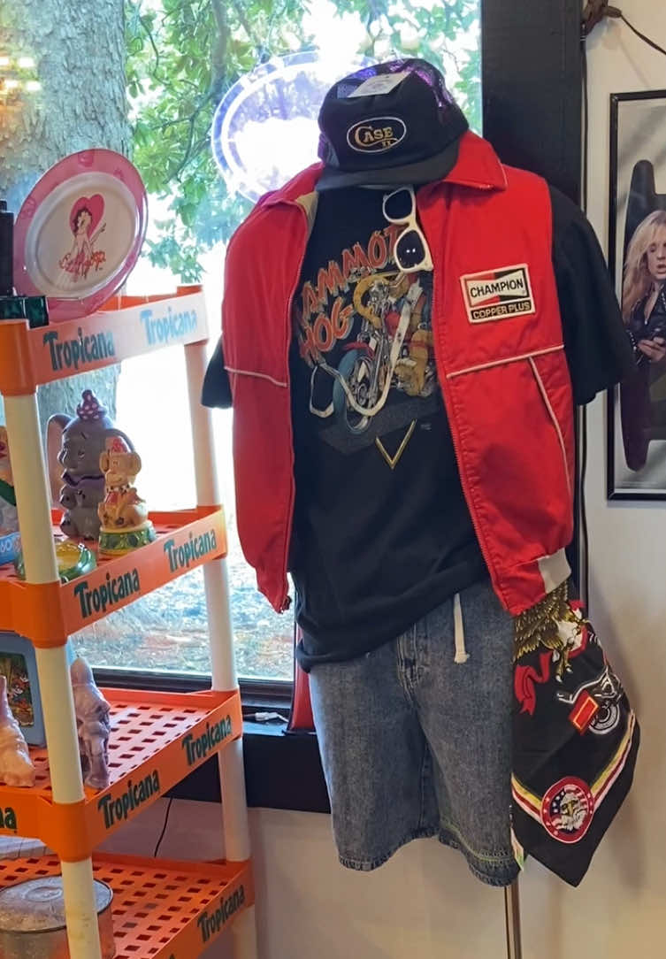 @UniversityVintage