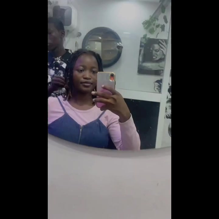 @Girl_on_locs
