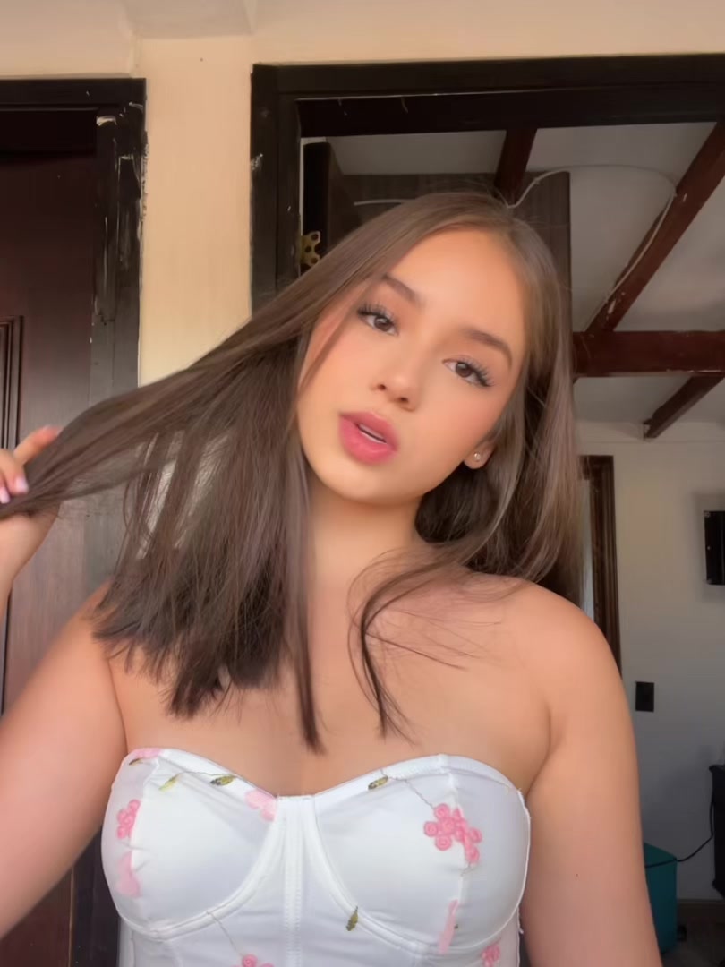 @Ana María