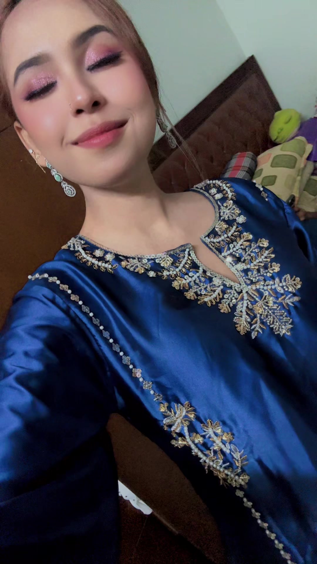 @xshaya×