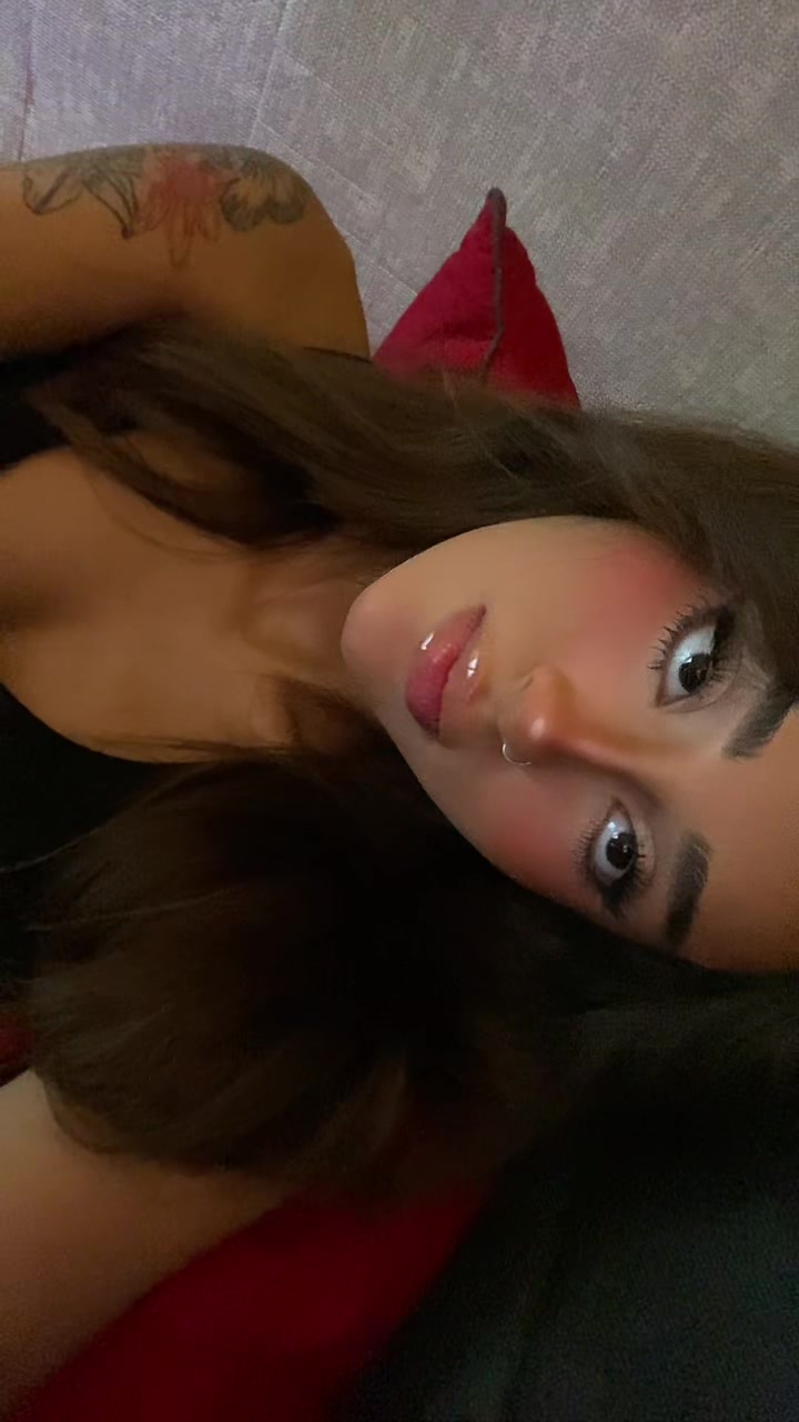 @hellenaslh